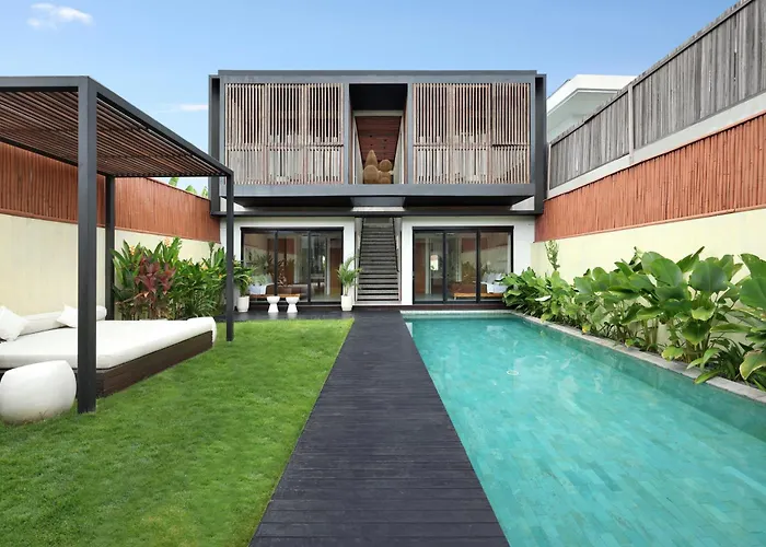 Luxury 4Br Pool Villa Berawa 8-Mins Walk To Beach
