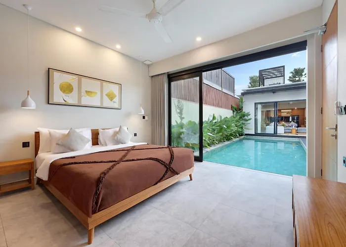 Luxury 4Br Pool Villa Berawa 8-Mins Walk To Beach