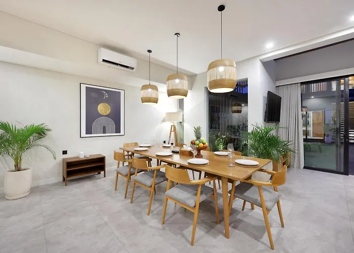 Luxury 4Br Pool Villa Berawa 8-Mins Walk To Beach
